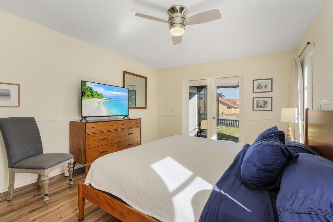Photo of Bedroom in Yacht Club