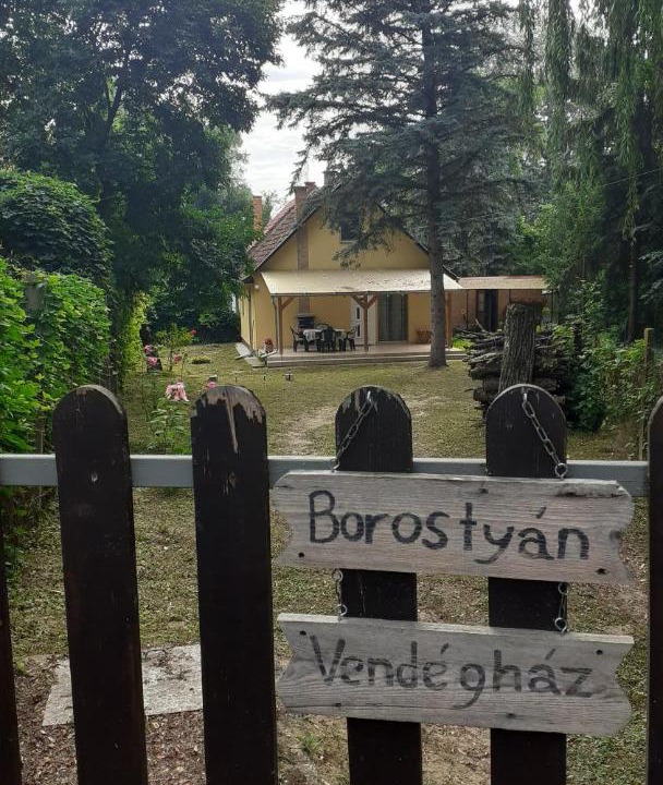 Photo of Buildings in Tiszaug
