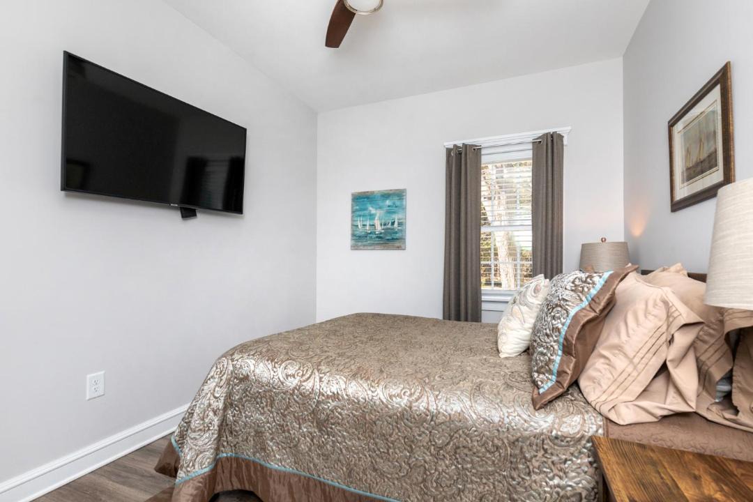 Photo of Bedroom in Deltaville