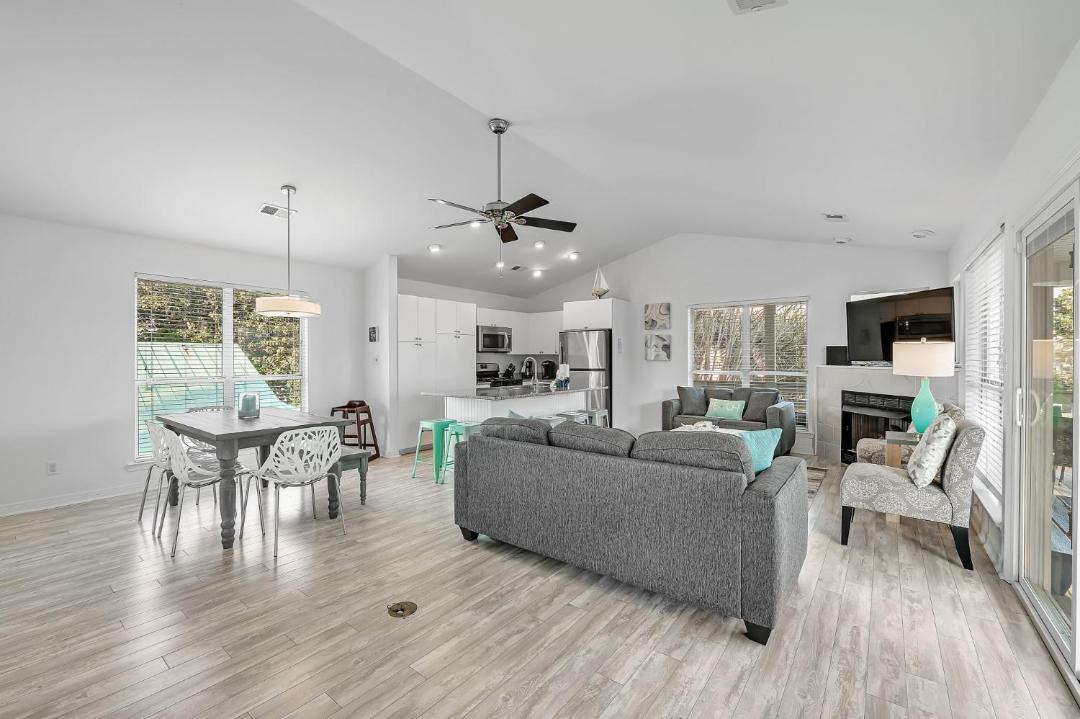Photo of Livingroom in Crystal Shores