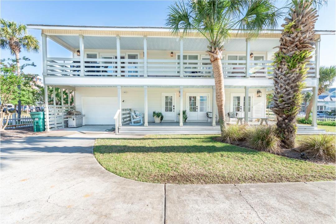 Photo of Buildings in Crystal Shores