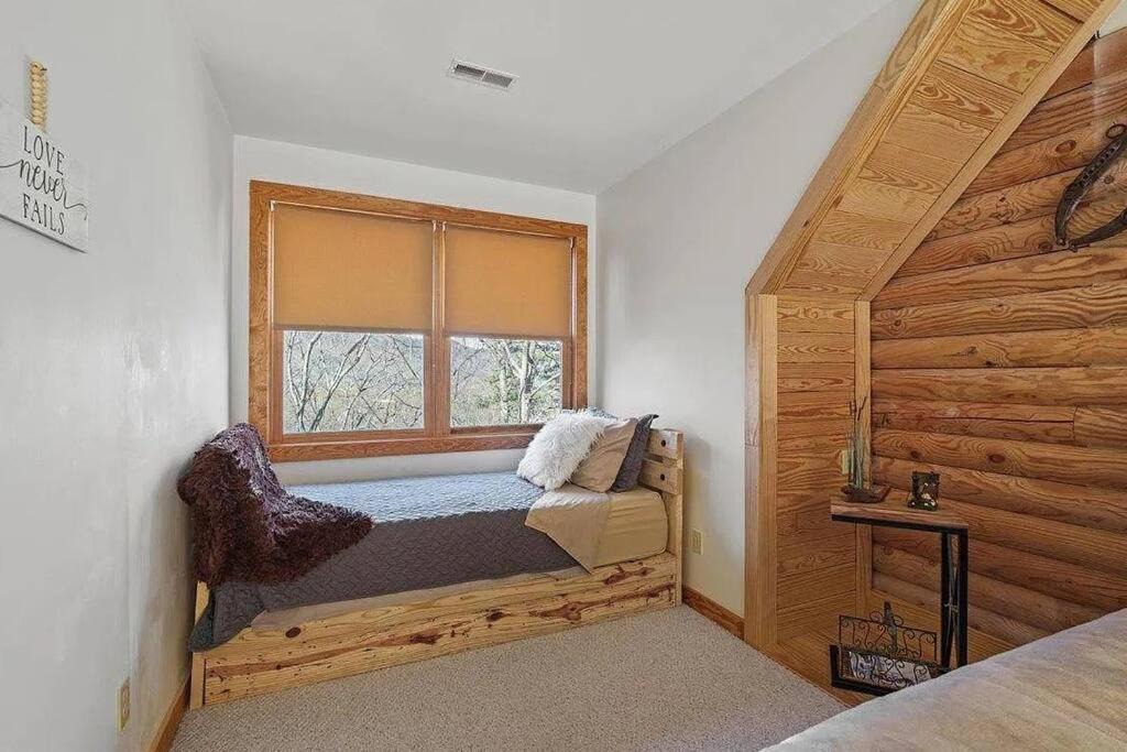 Photo of Bedroom in McGaheysville