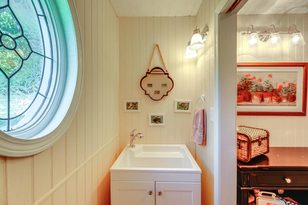 Photo of Bathroom in Willis Wharf