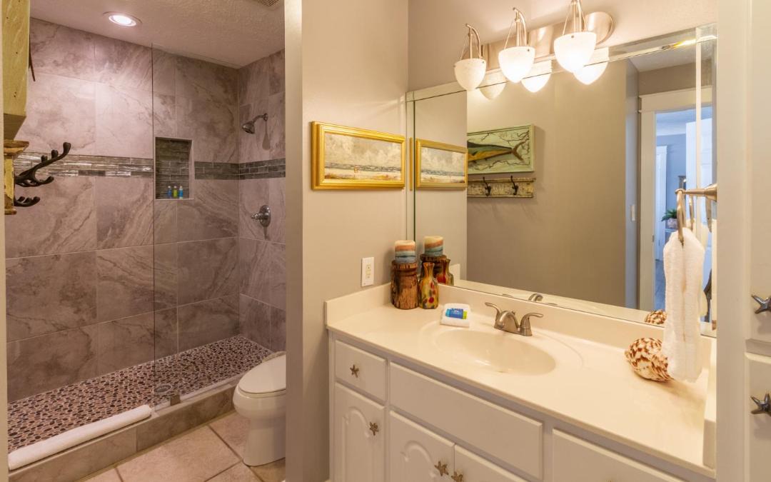 Photo of Bathroom in White's Gulfview
