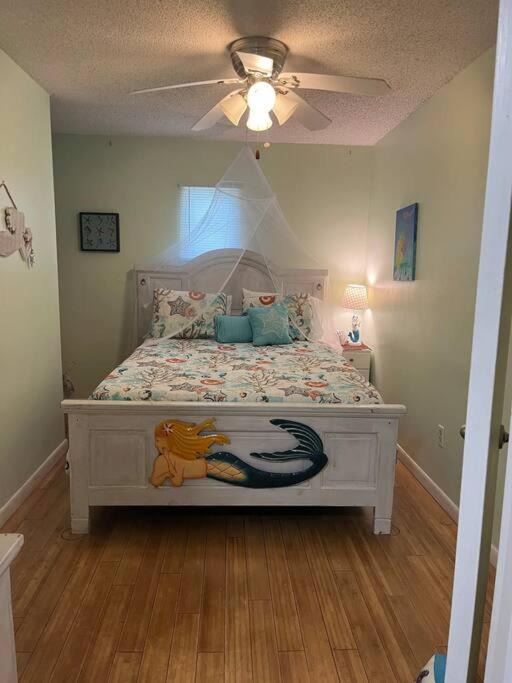 Photo of Bedroom in Weeki Wachee Gardens