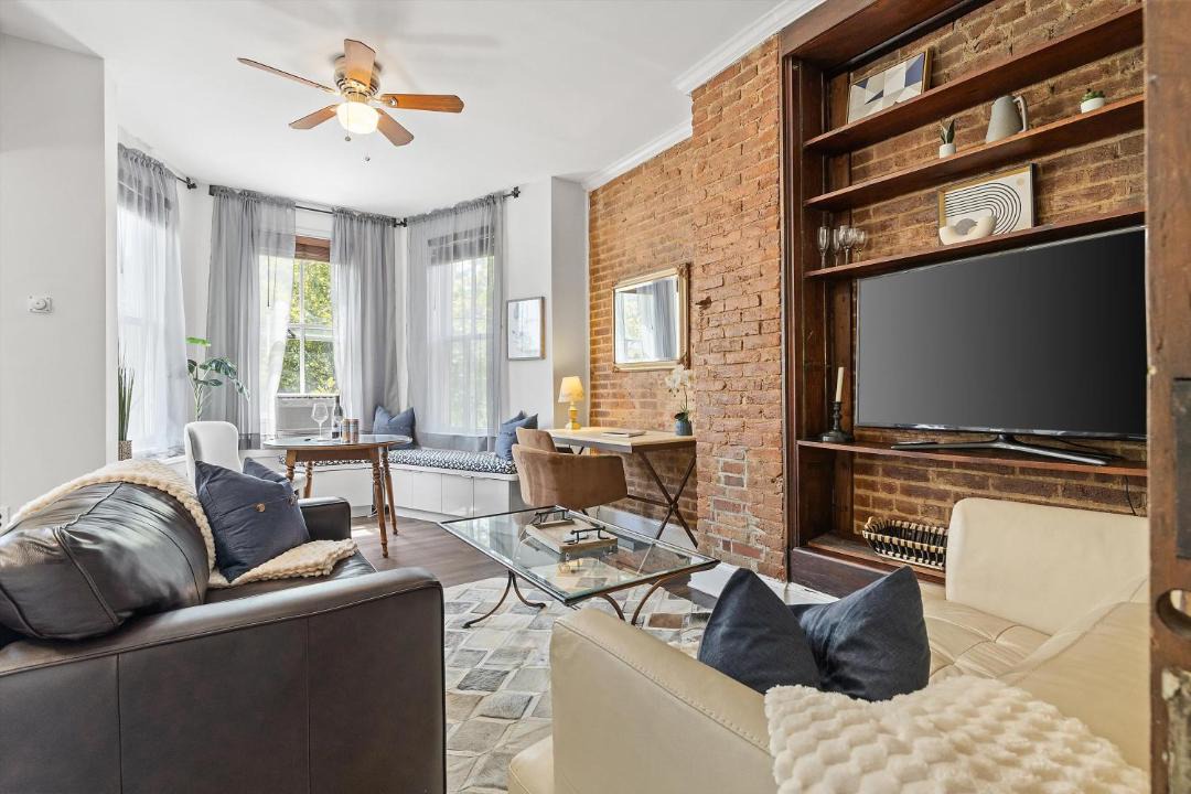 Photo of Livingroom in Dupont Circle