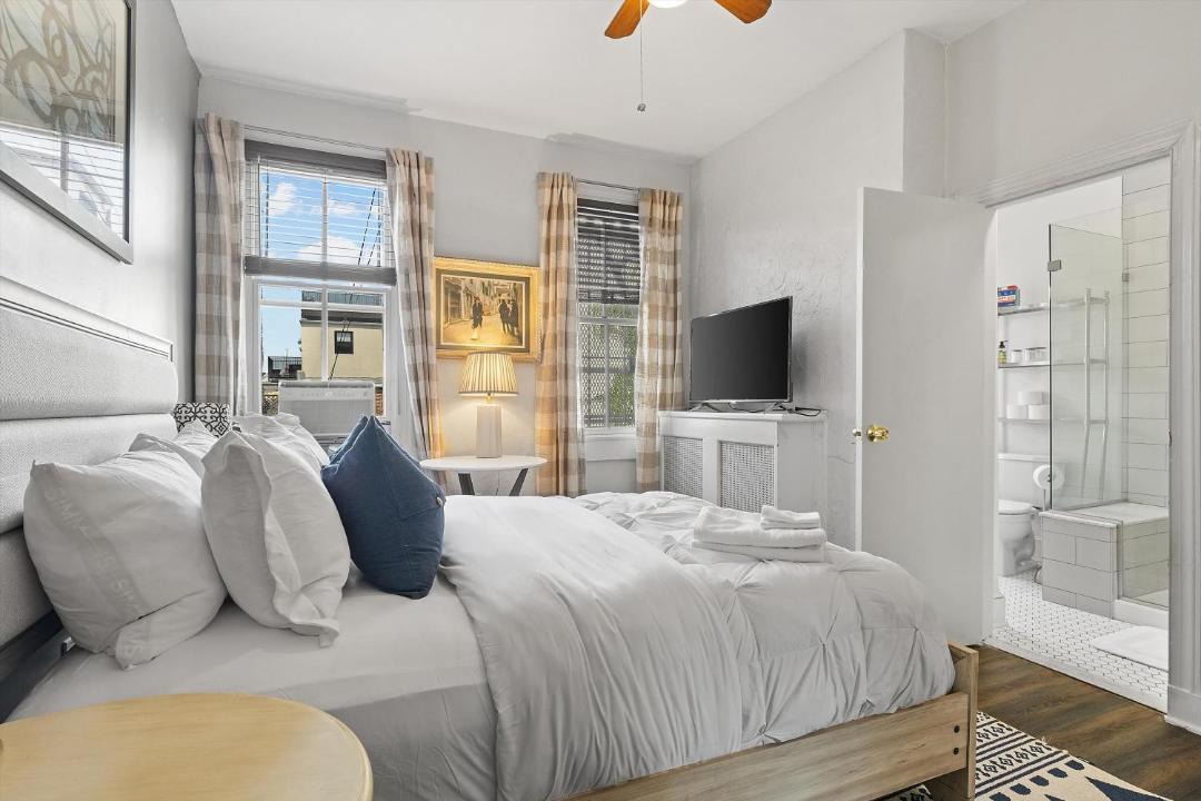 Photo of Bedroom in Dupont Circle