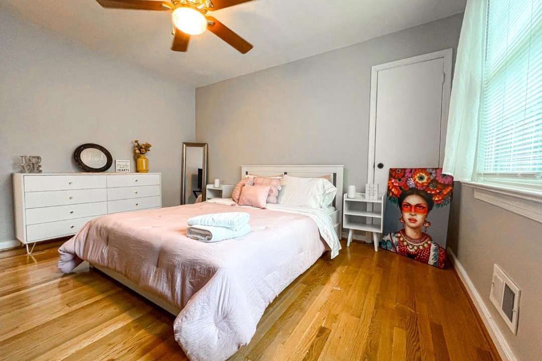 Photo of Bedroom in Museum District