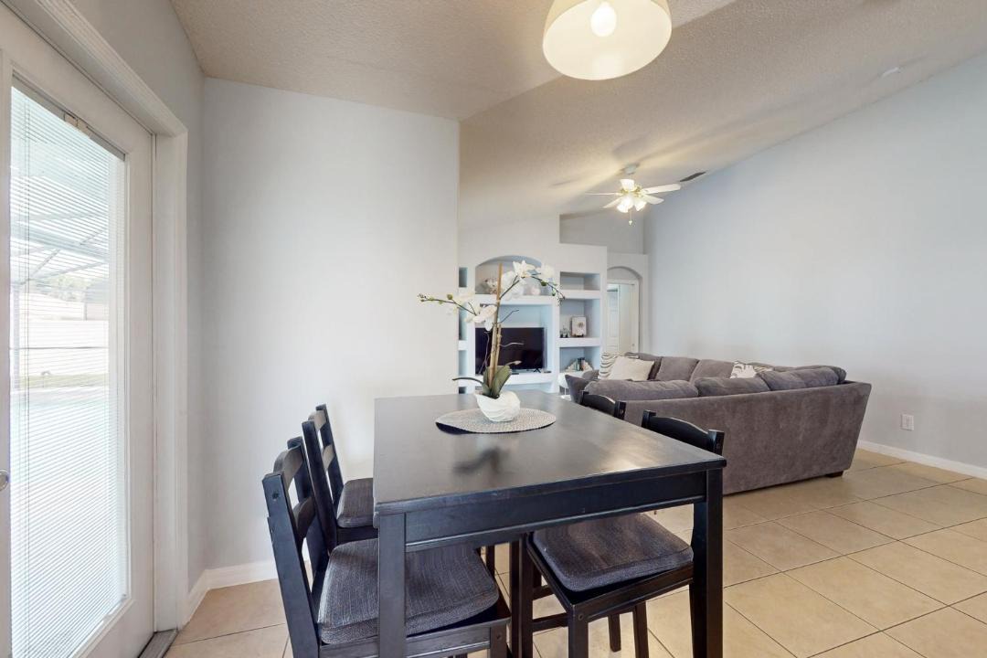 Photo of Livingroom in Orange Tree