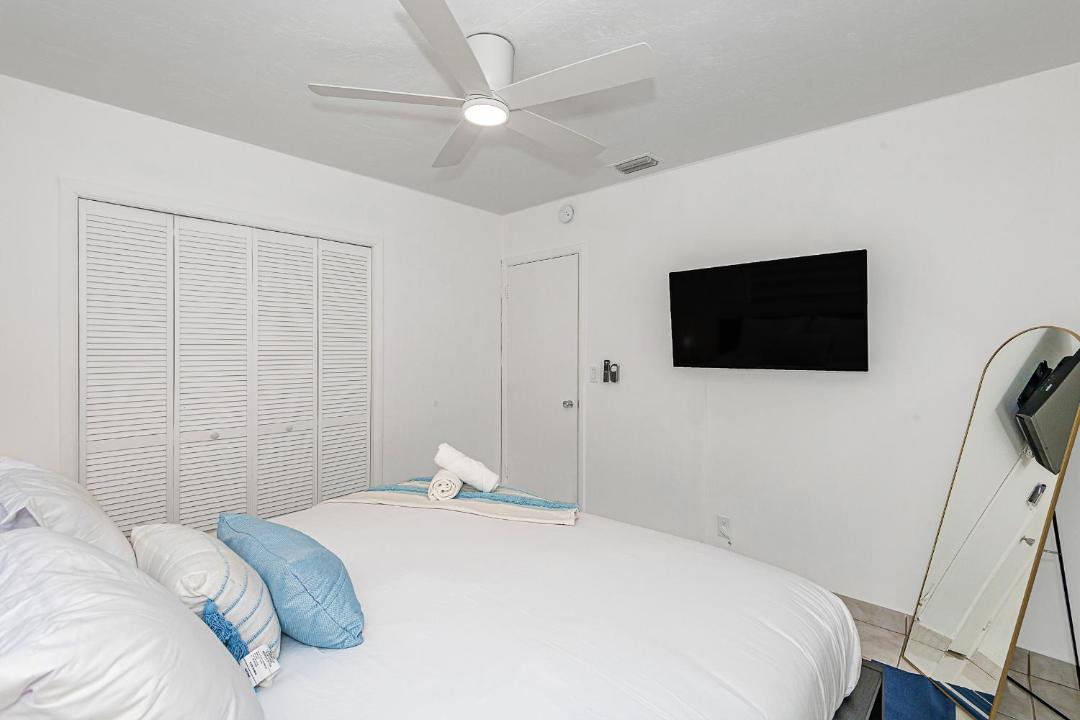 Photo of Bedroom in Hallandale Beach