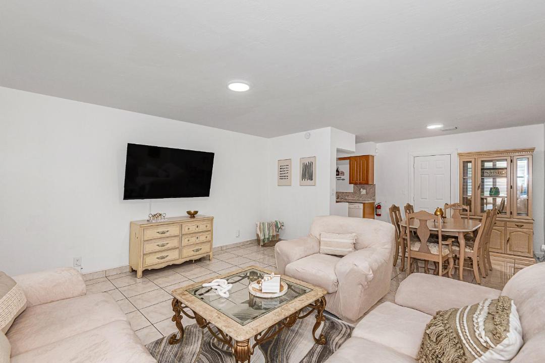 Photo of Livingroom in Hallandale Beach