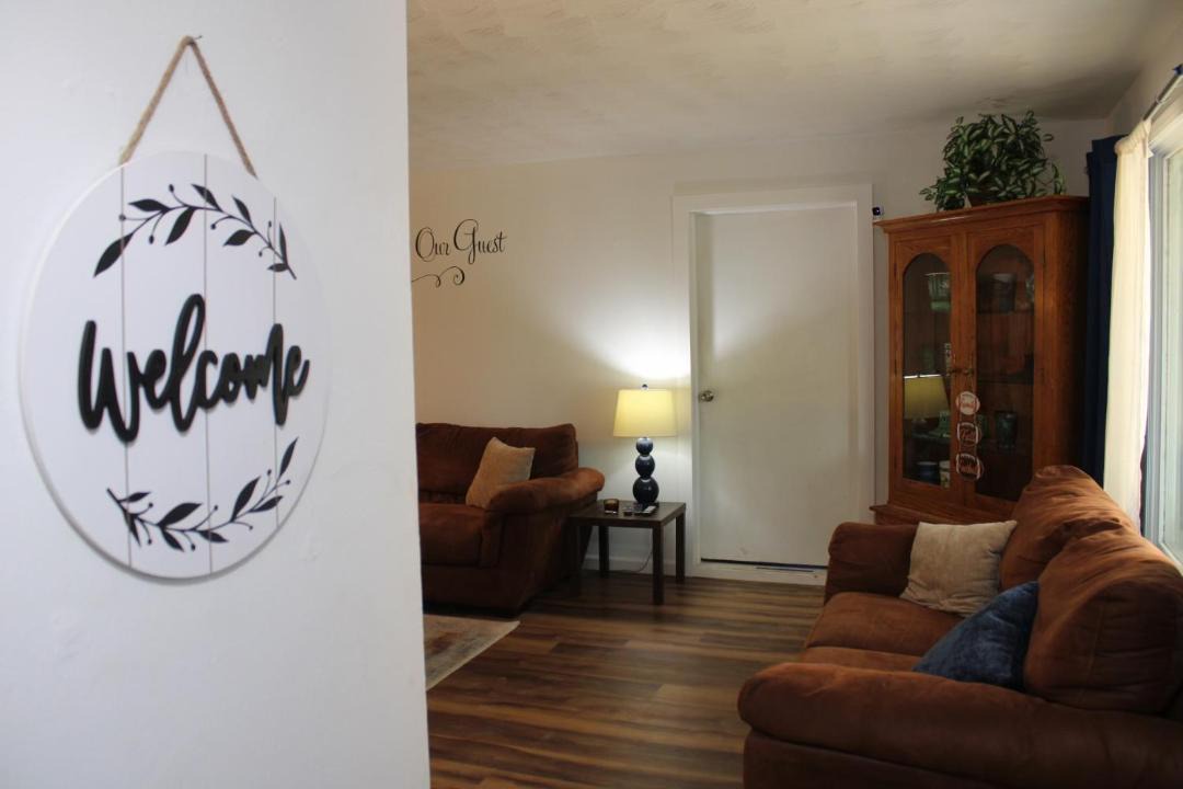 Photo of Livingroom in Wooded Estates