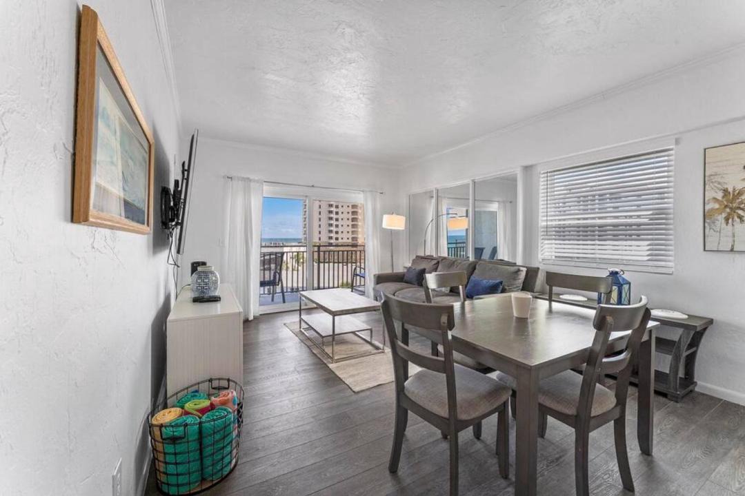 Photo of Livingroom in Jacksonville Beach