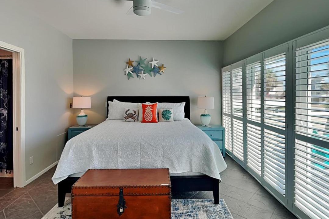 Photo of Bedroom in Pirates Beach