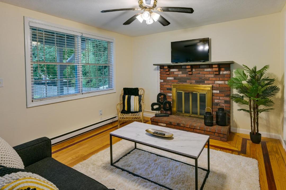 Photo of Livingroom in Fairmount Hill