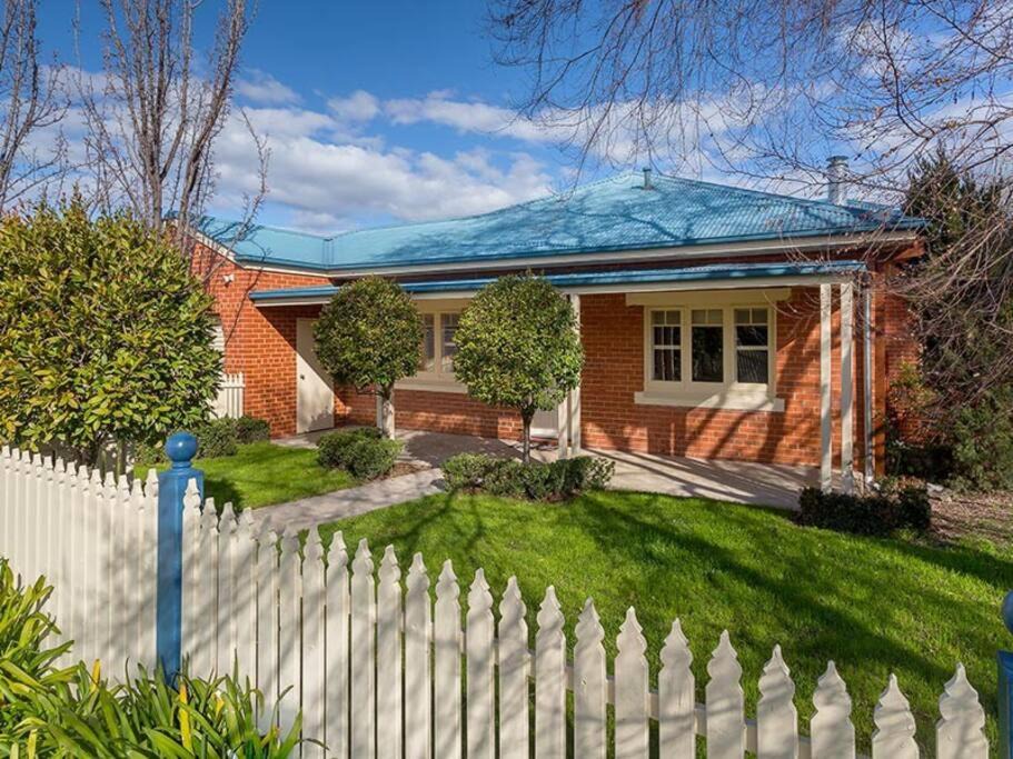 Photo of Buildings in East Albury
