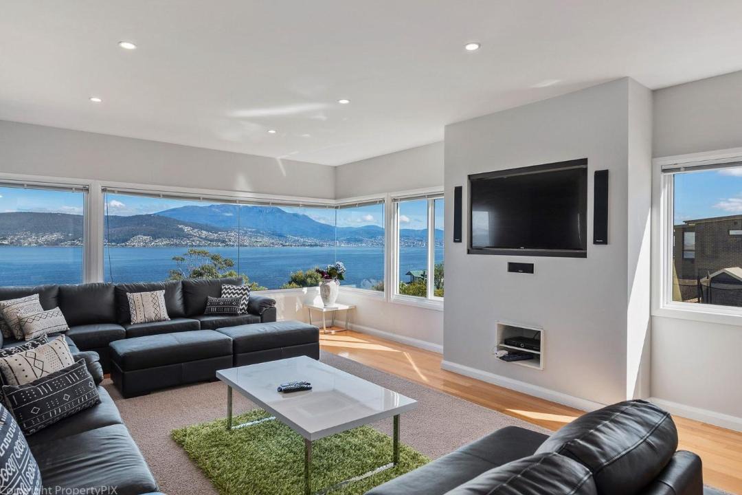 Photo of Livingroom in Tranmere