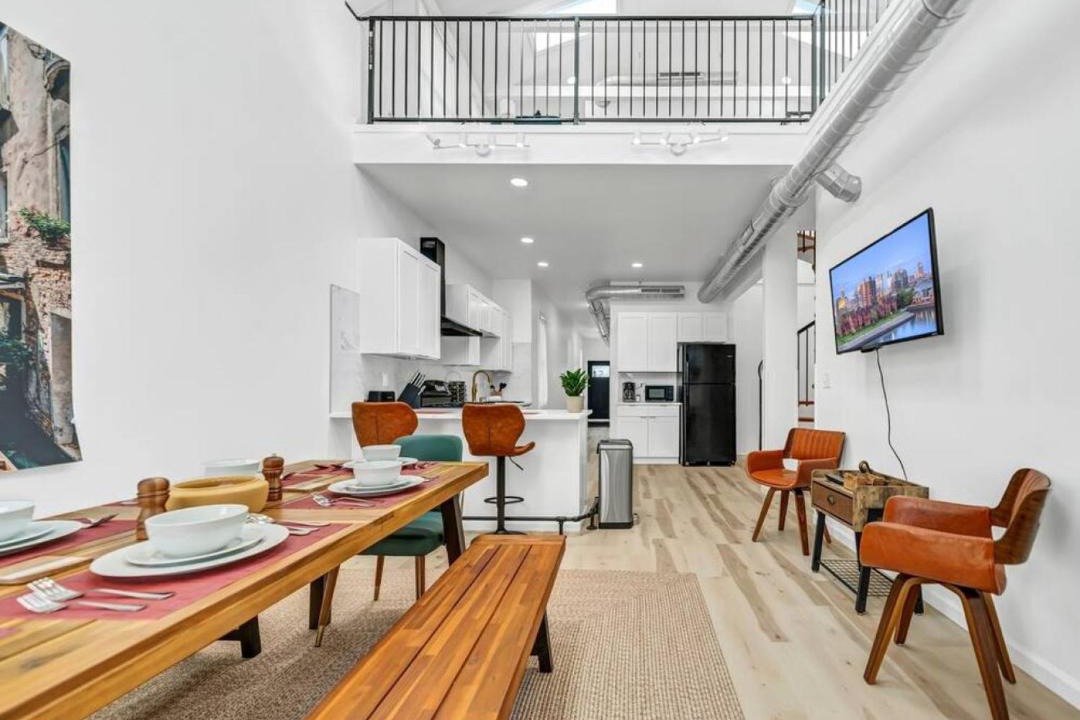Photo of Livingroom in Front Park