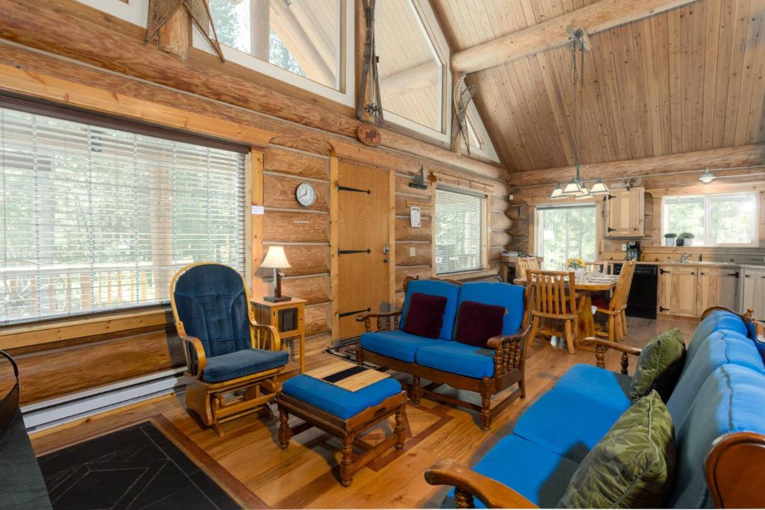 Photo of Livingroom in Oregon Water Wonderland