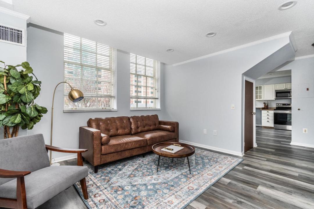 Photo of Livingroom in Thompson Square - Bunker Hill