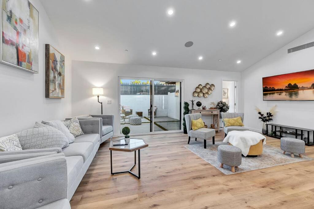 Photo of Livingroom in North Hollywood