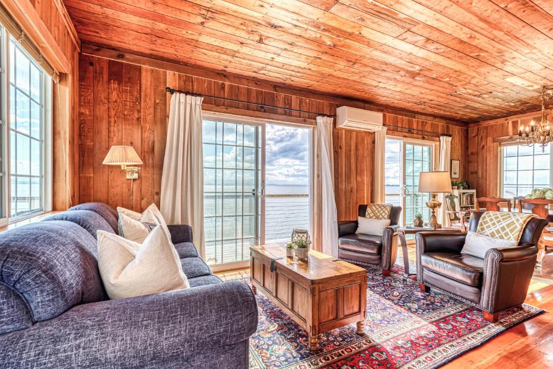 Photo of Livingroom in Point Roberts