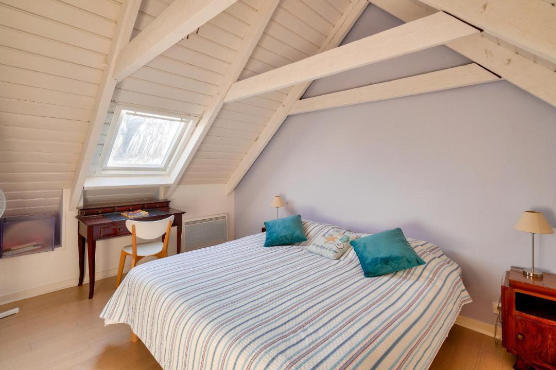 Photo of Bedroom in Saint-Guenole