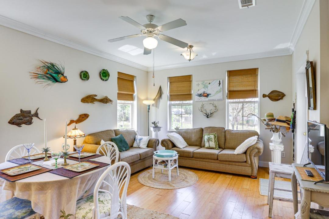 Photo of Livingroom in Carrabelle
