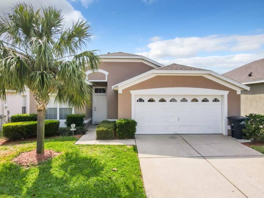 Photo of Buildings in Windsor Palms