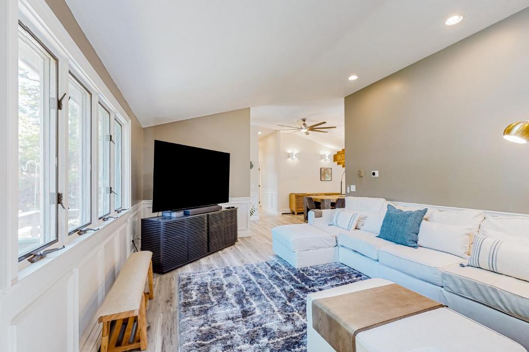 Photo of Livingroom in Monument Beach