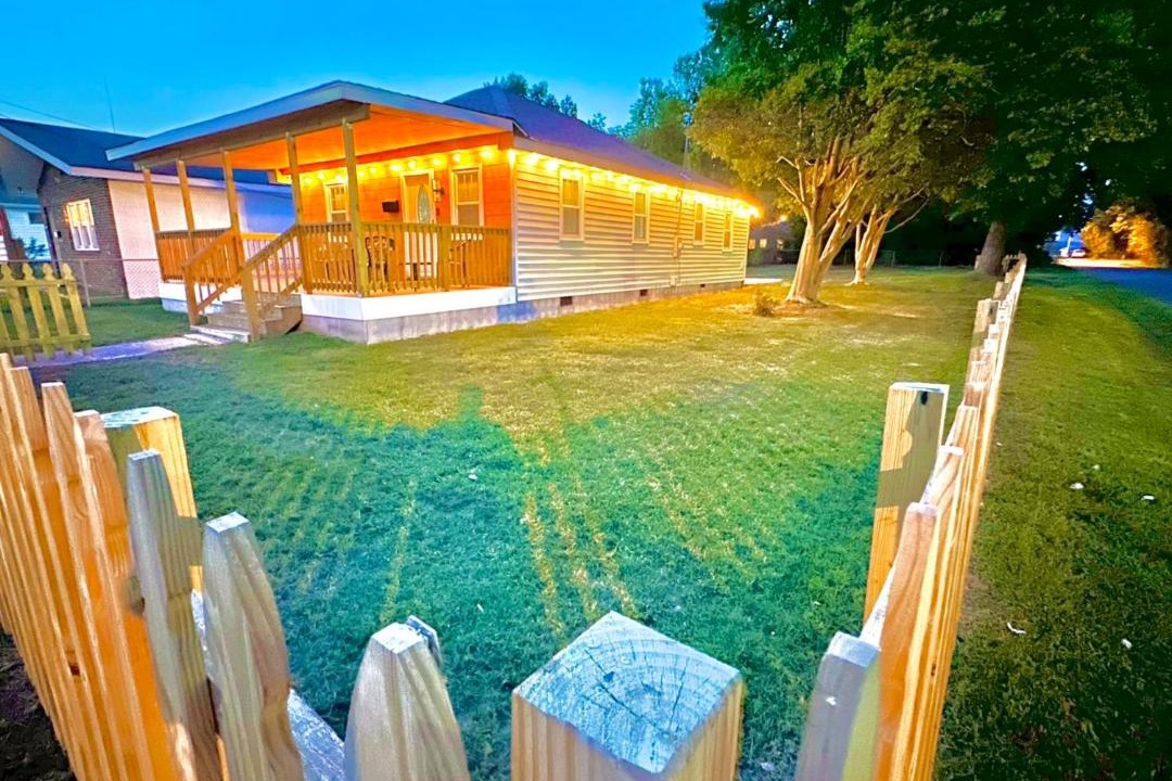 Photo of Outdoor in Issue