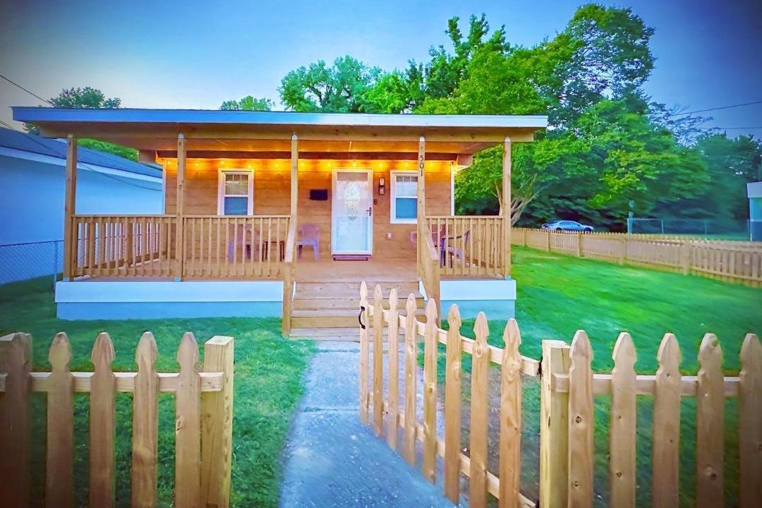 Photo of Outdoor in Issue
