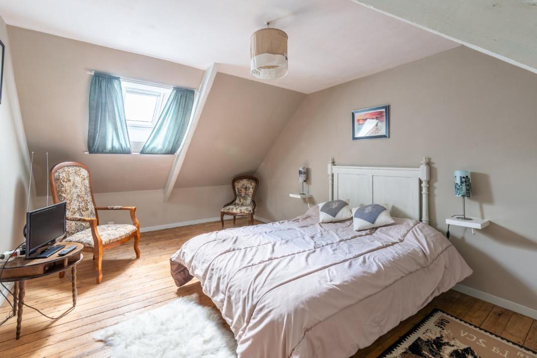 Photo of Bedroom in Rostrenen