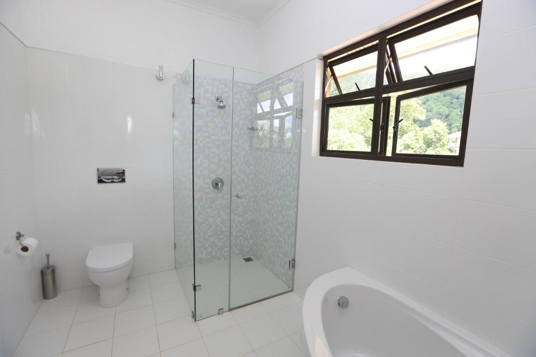 Photo of Bathroom in Glacis
