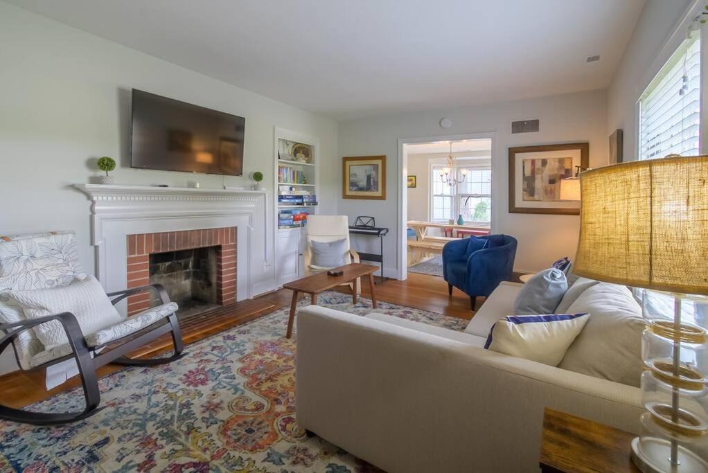 Photo of Livingroom in Surry