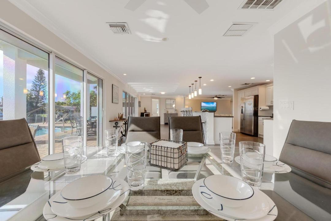 Photo of Livingroom in Yacht Club
