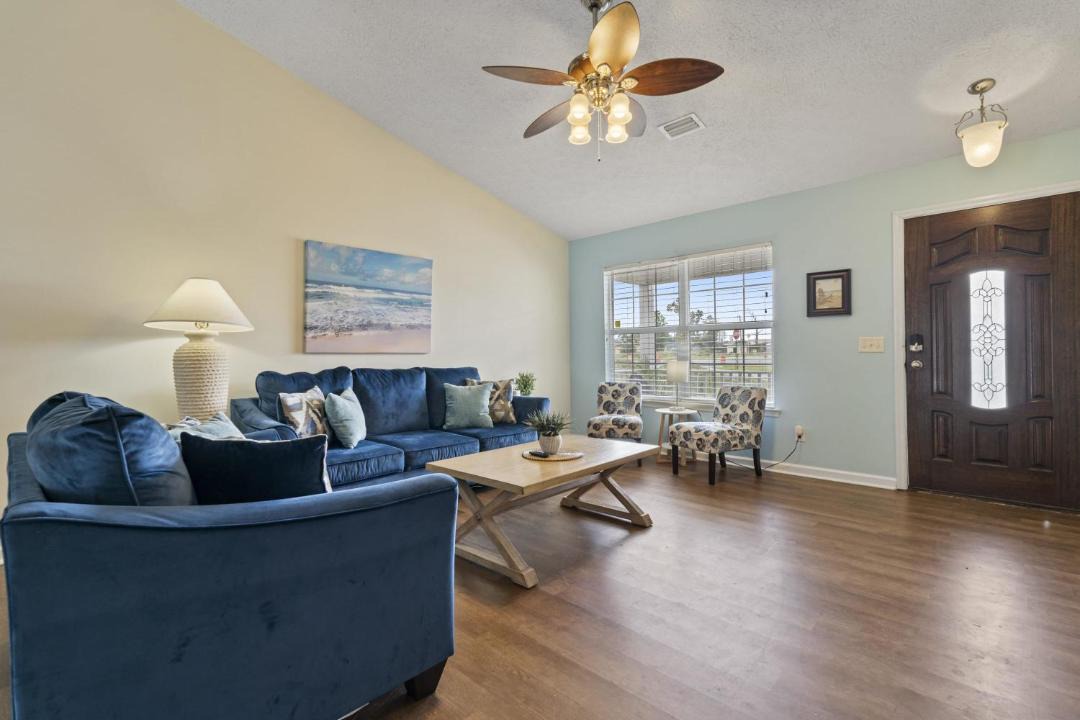 Photo of Livingroom in Lynn Haven