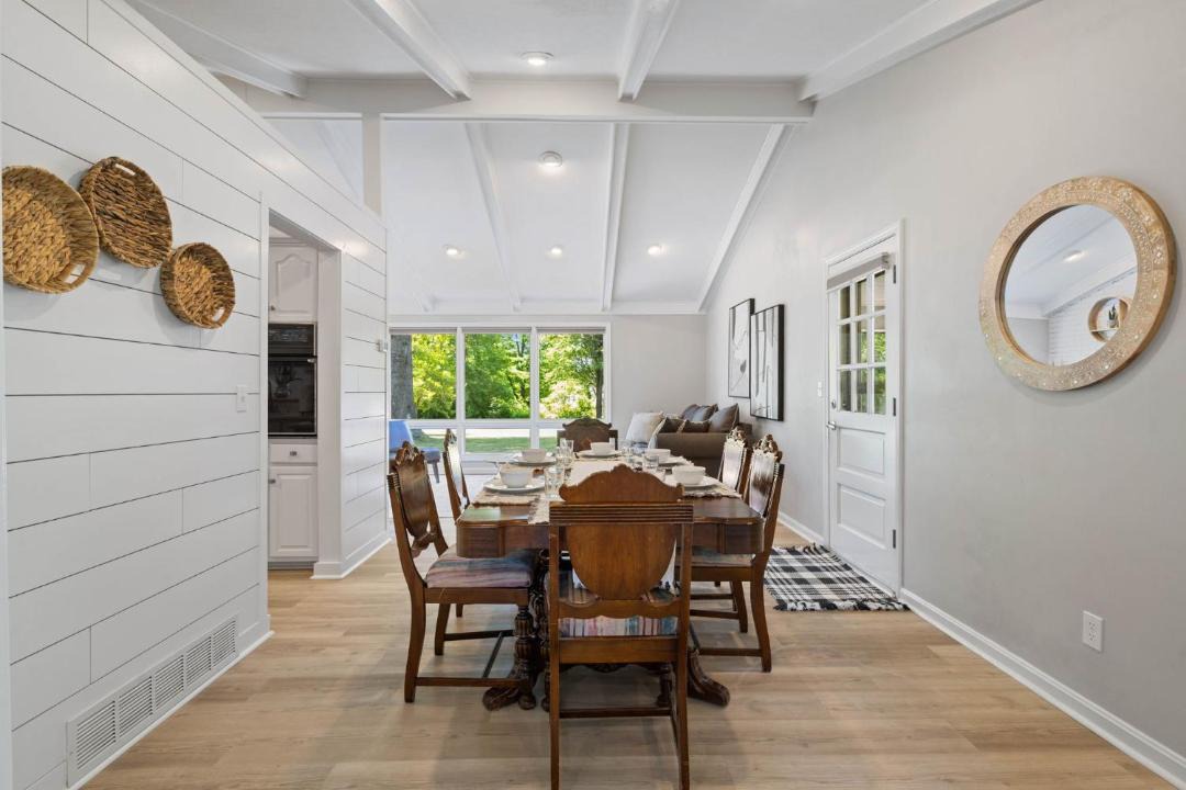Photo of Livingroom in Jeffersonville - Clarksville