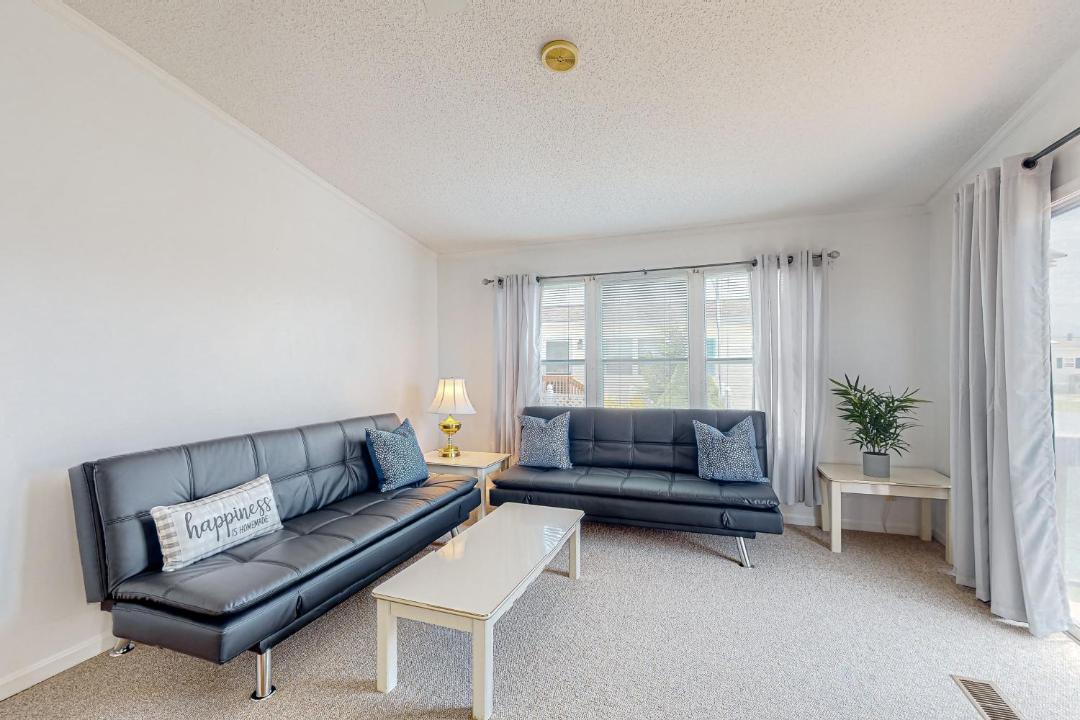 Photo of Livingroom in Assateague Pointe