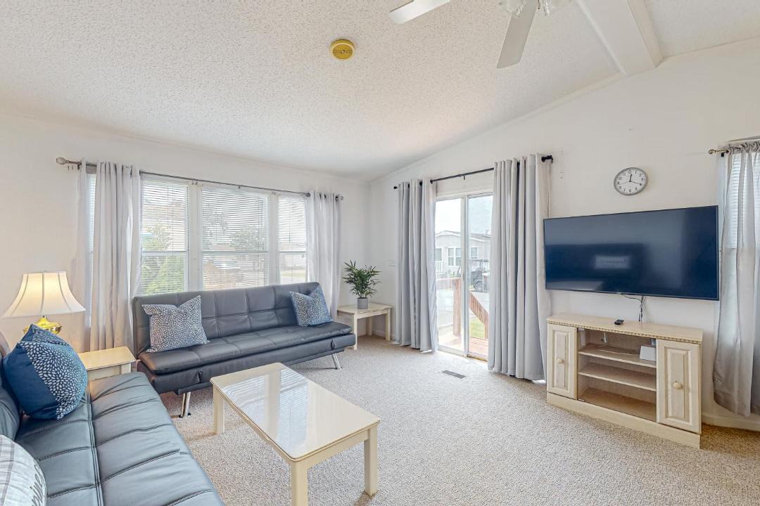 Photo of Livingroom in Assateague Pointe