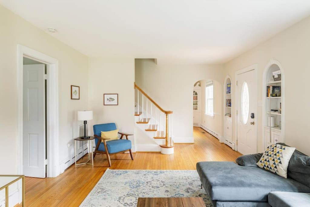 Photo of Livingroom in Weems