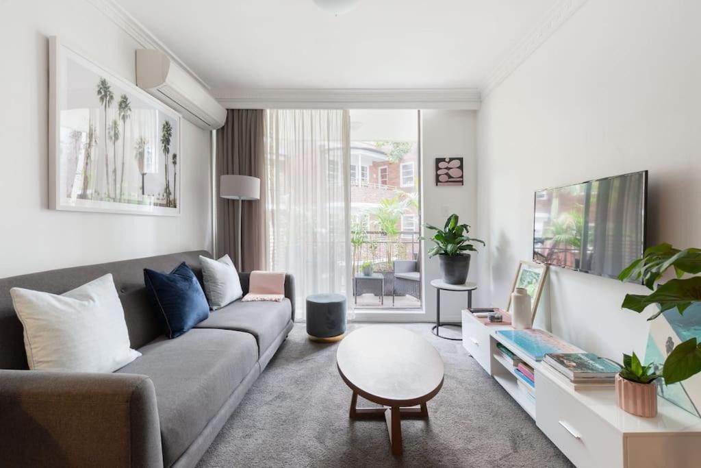 Photo of Livingroom in Elizabeth Bay