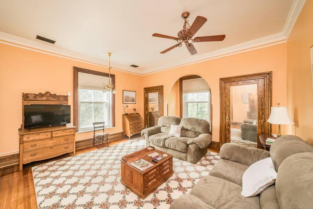 Photo of Livingroom in Daniels Hill