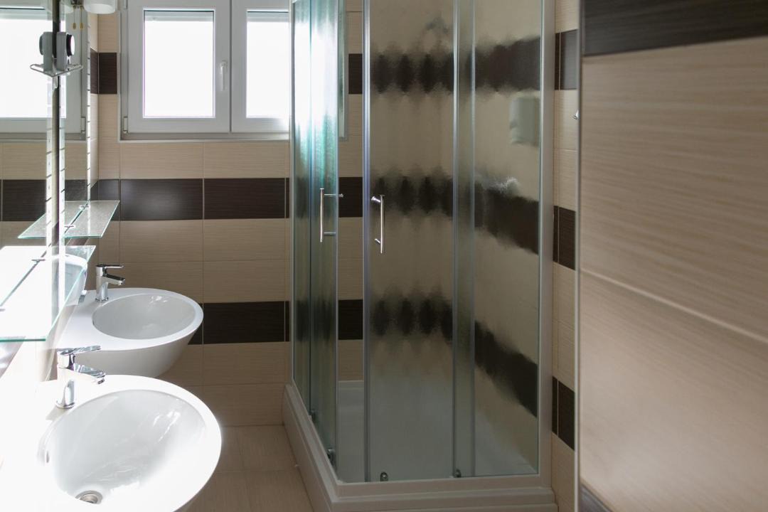 Photo of Bathroom in Cove Parja