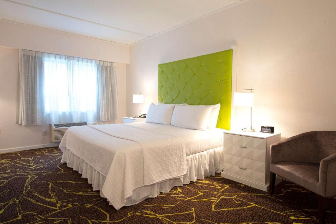 Photo of Bedroom in Roslyn