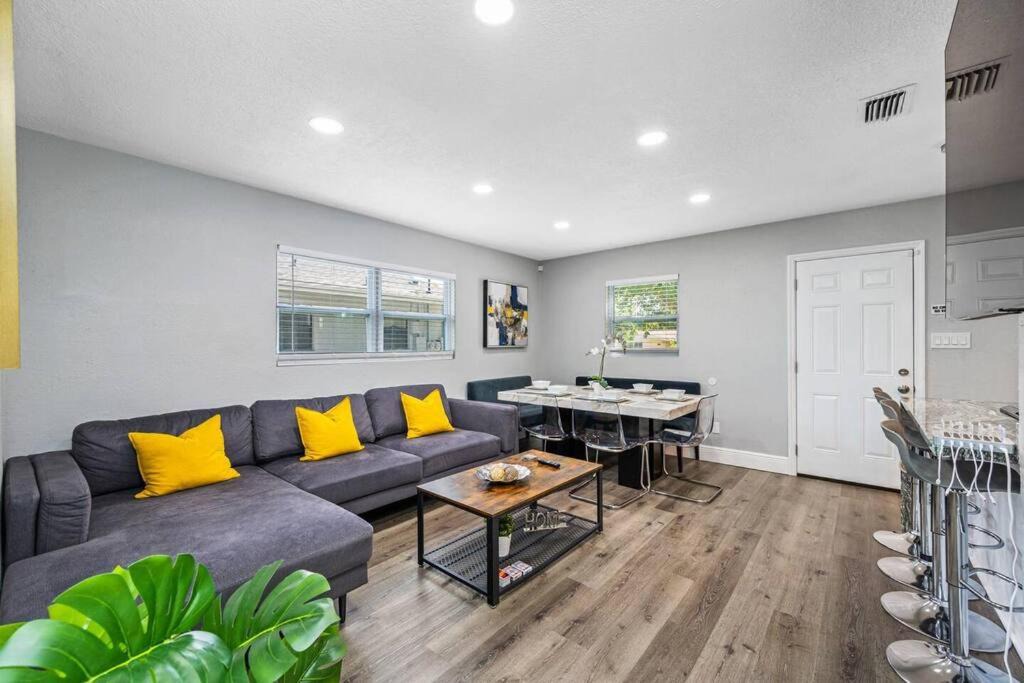 Photo of Livingroom in Sulphur Springs