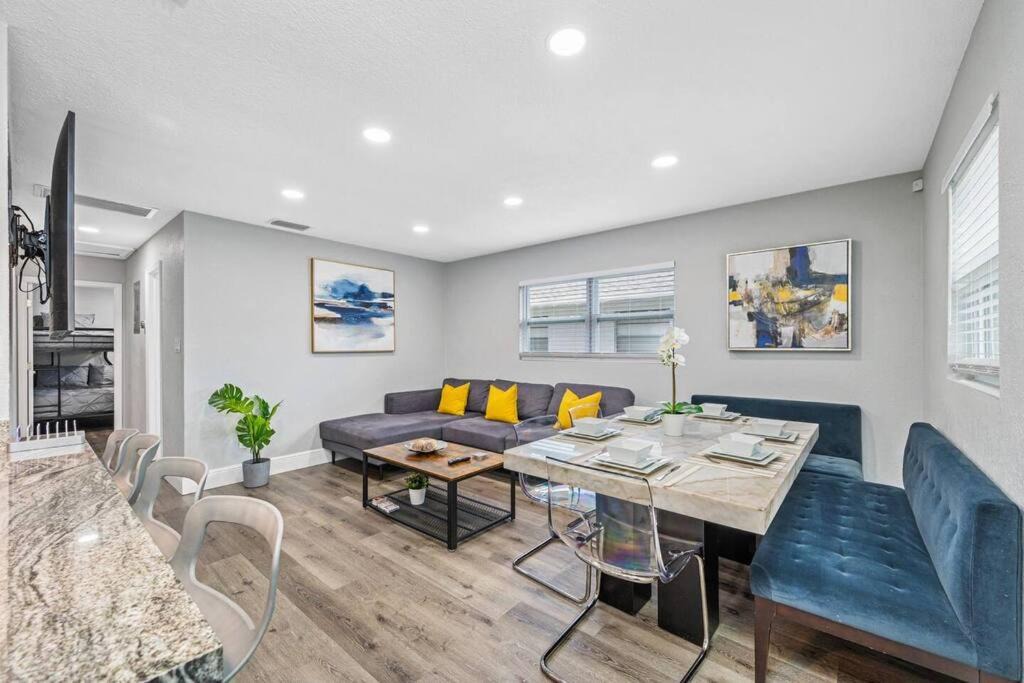 Photo of Livingroom in Sulphur Springs