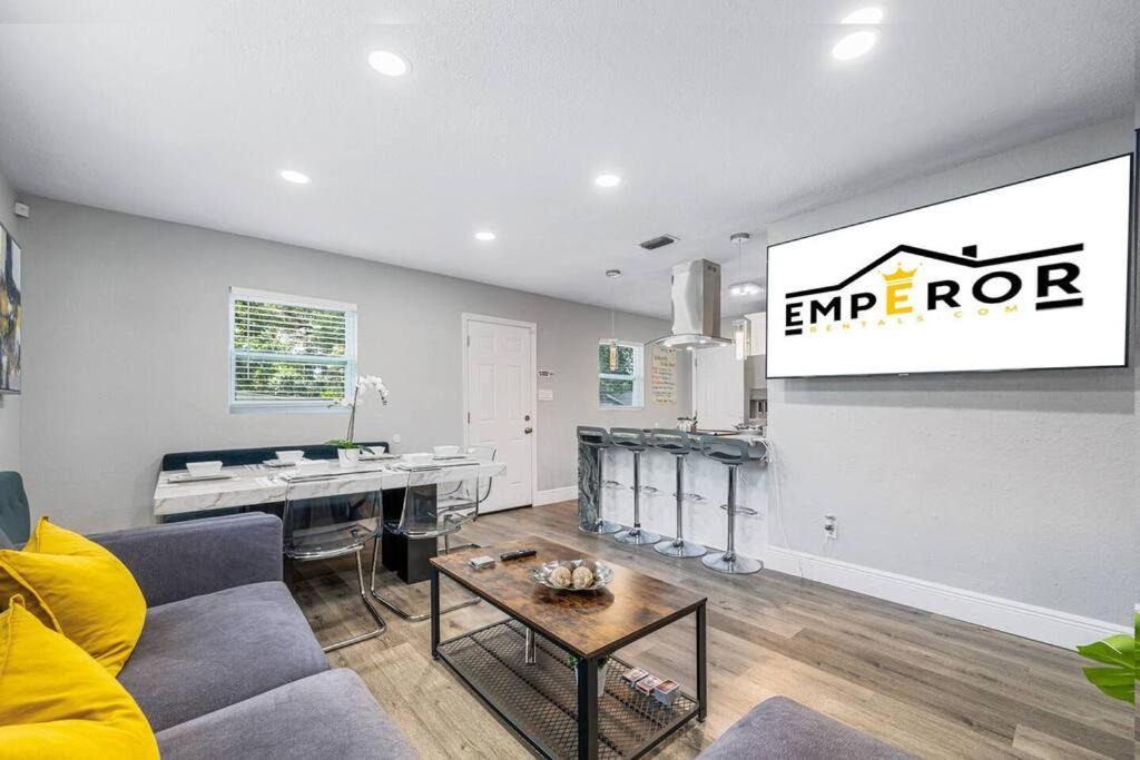 Photo of Livingroom in Sulphur Springs