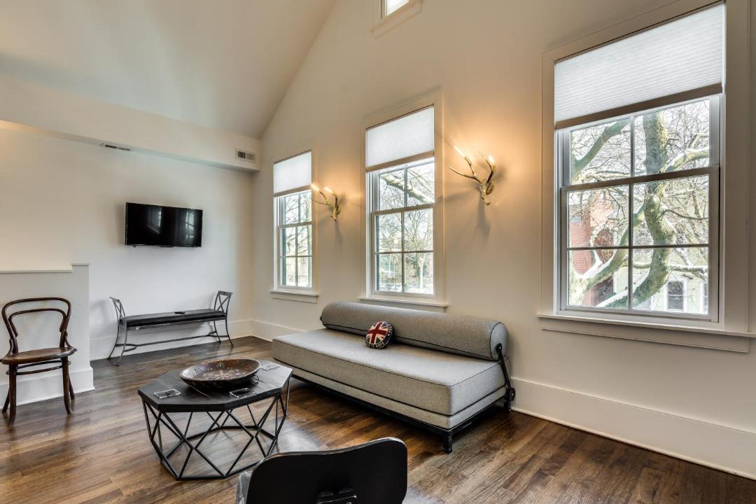 Photo of Livingroom in Old Town Triangle