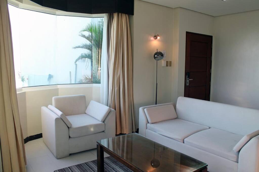 Photo of Livingroom in San Fernando